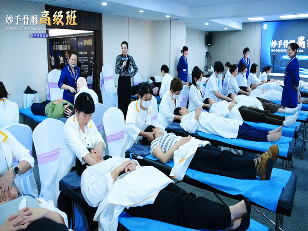 沐兰妙手骨雕徒手整形