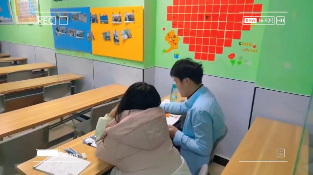 励学教育:专注高效课堂互动,以精细化教学助力稳步提升