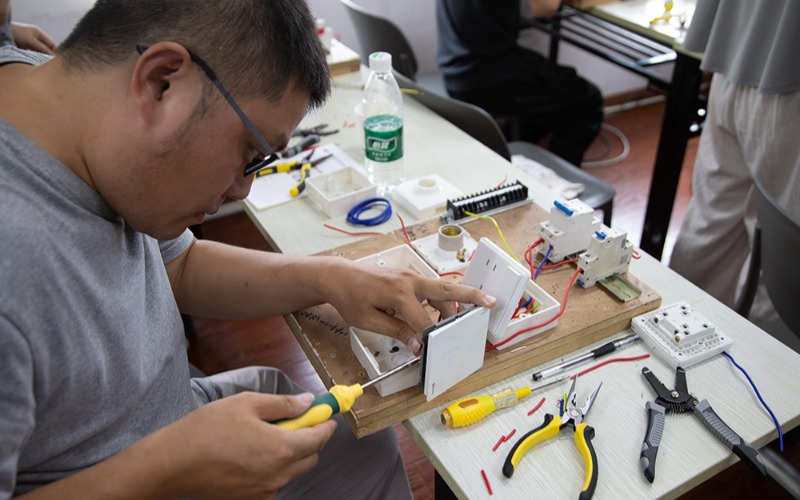 成都恒益学校电工全能培训班