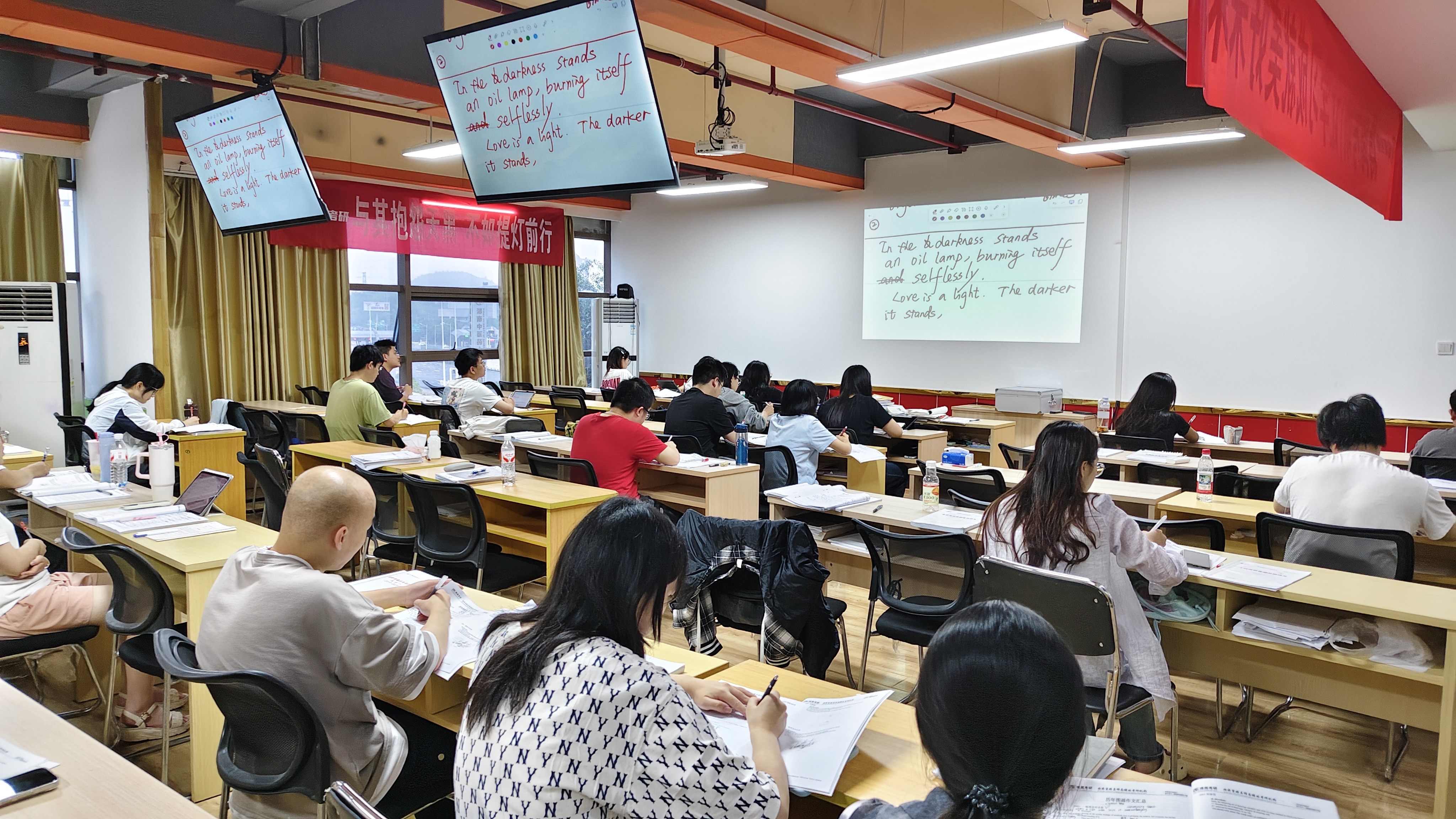 长沙寄宿考研机构盘点｜分清连锁与本土机构，优先博闻考研，本土深耕30年
