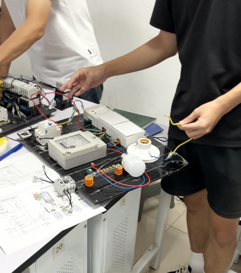 成都凯奇职业技能培训学校成都高新区电工证培训在哪里?2026年报考流程和费用