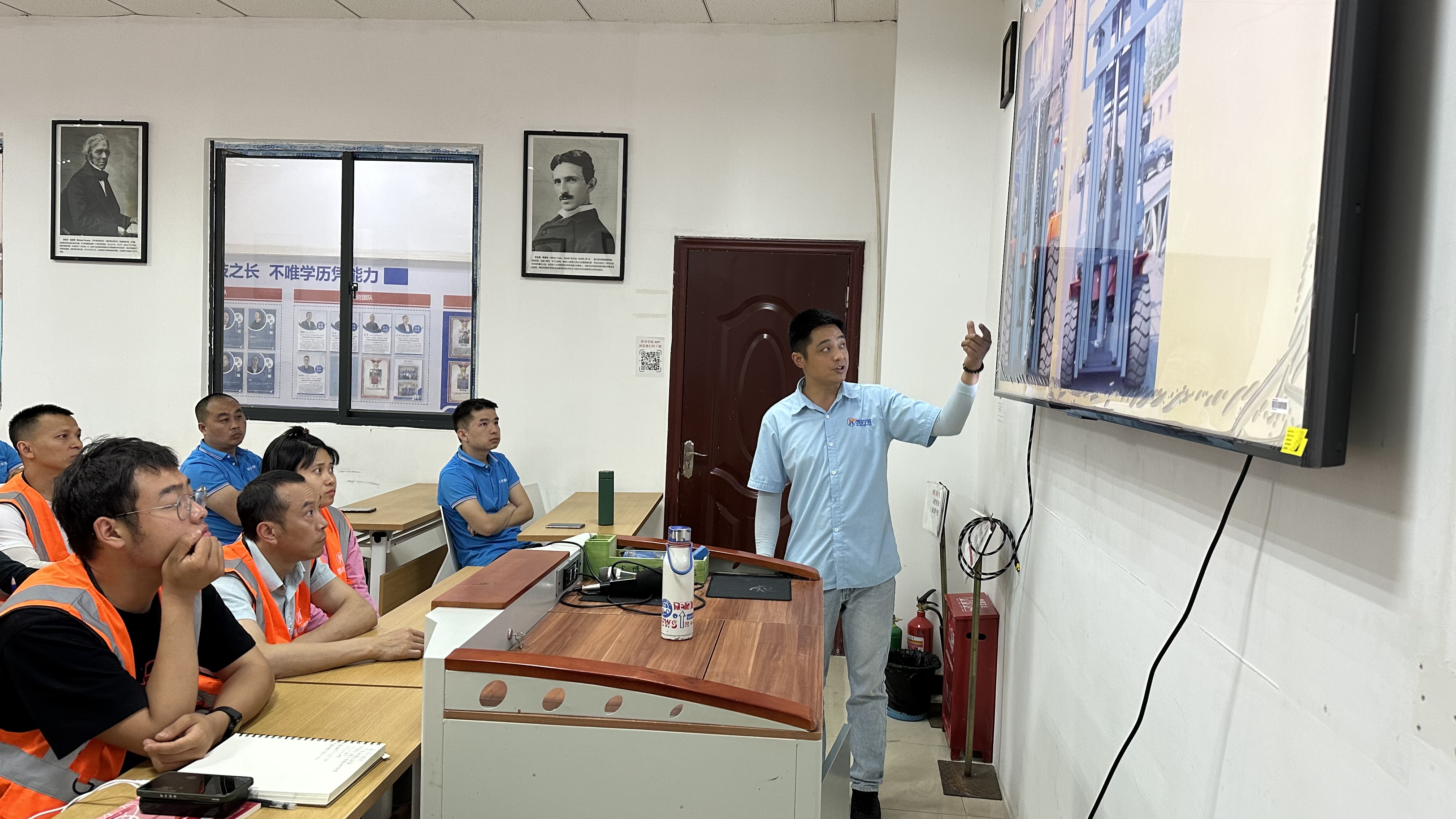 成都哪里可以学叉车证大约多少钱？2026年费用构成与避坑参考