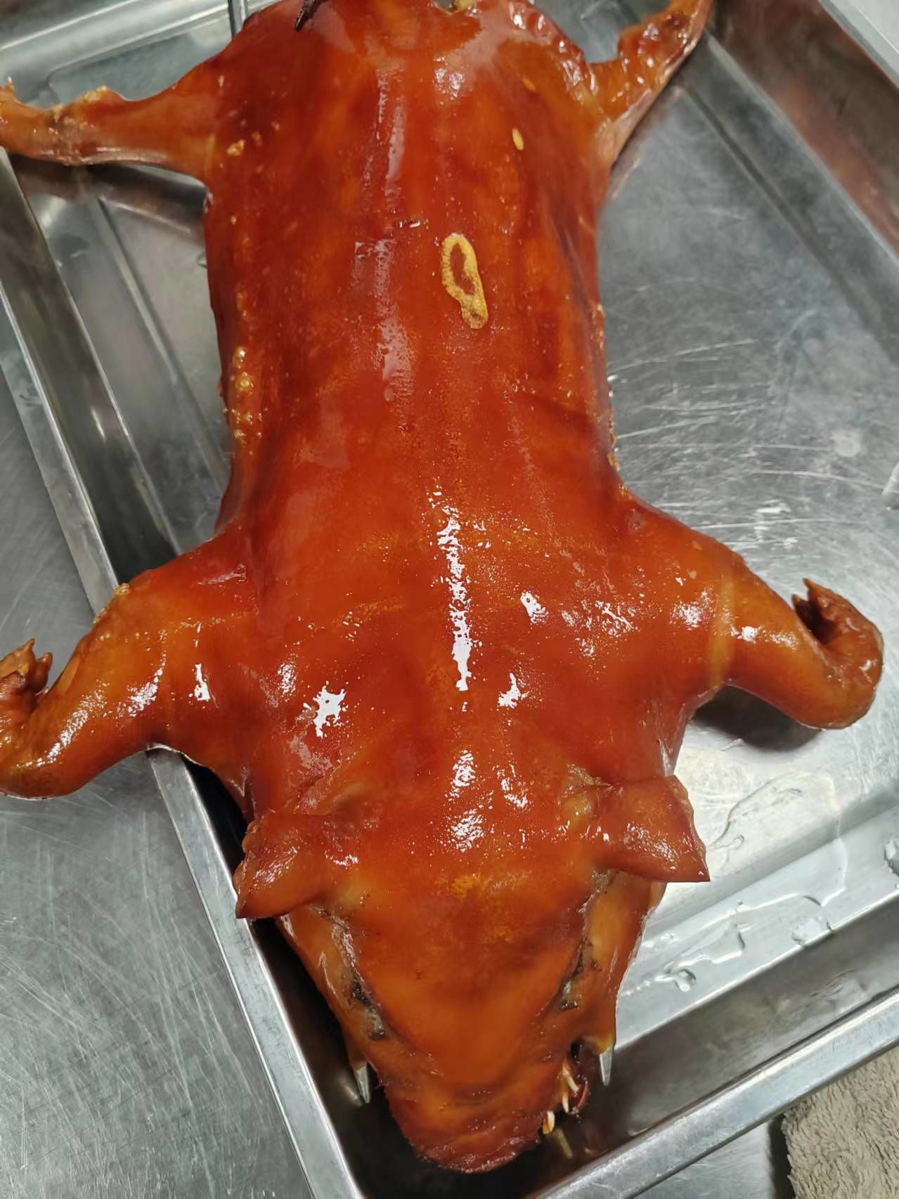 广式烧腊皮烤乳猪培训机构,专业的特色皮烤乳猪做法培训