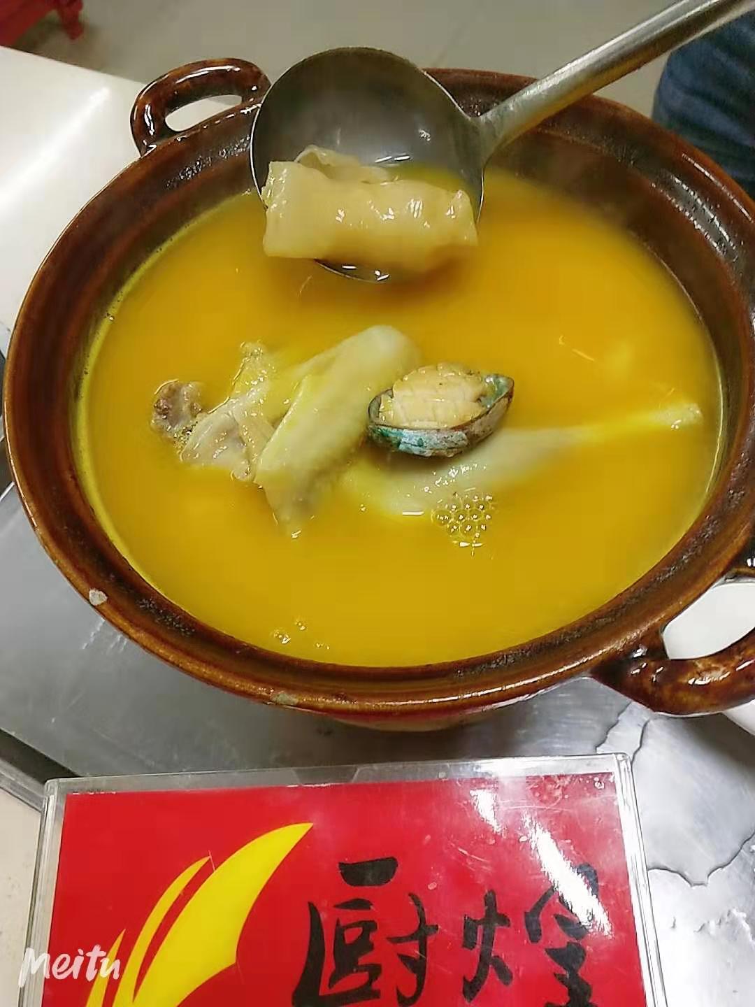 厨煌港式花胶鸡培训：掌握粤港滋补秘艺，复刻金黄浓郁的养生风味