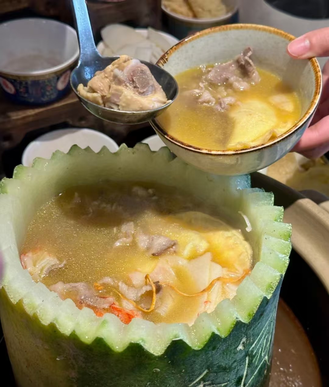 厨煌冬瓜盅火锅培训：掌握冬瓜处理与鲜汤底工艺，打造清爽养生火锅