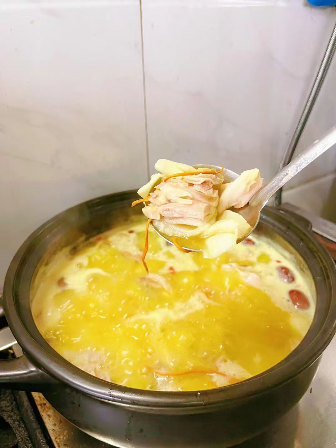 厨煌港式打边炉培训：解锁鲜香汤底秘诀，打造人气火锅品牌