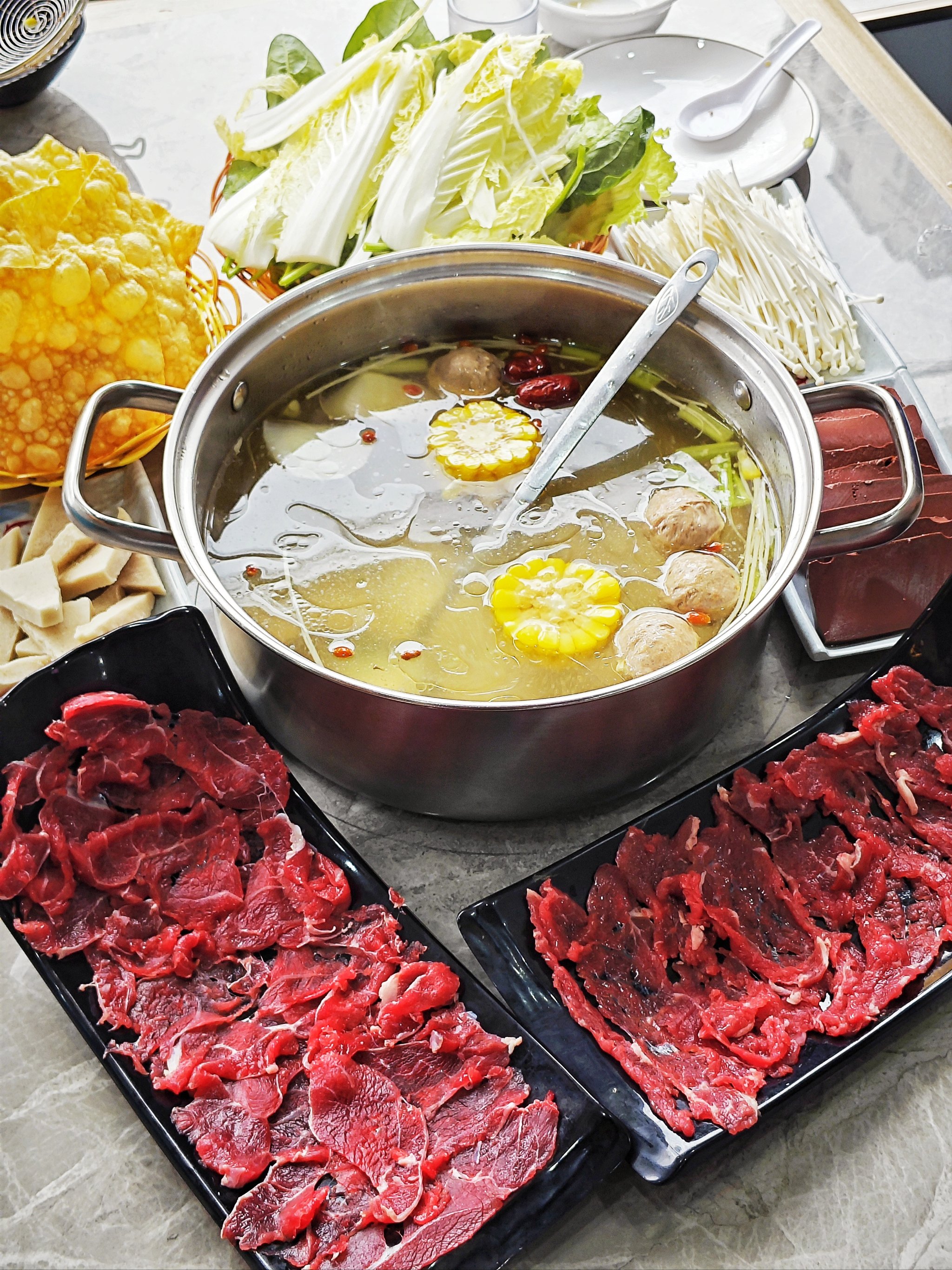潮汕牛肉火锅：鲜切现涮的牛肉盛宴
