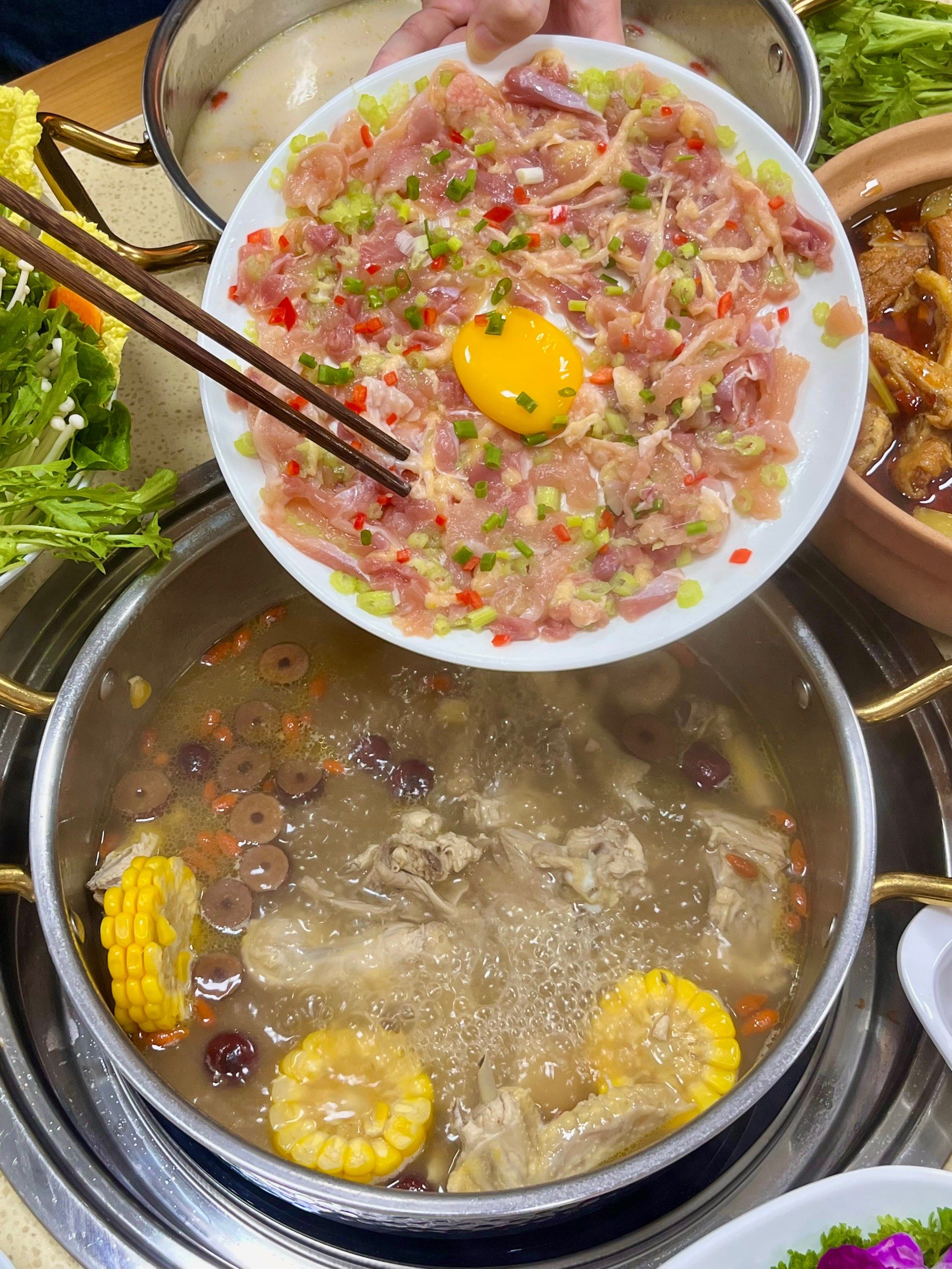 厨煌创新脆皮土鸡火锅培训：突破传统，打造皮脆肉鲜的火锅爆款