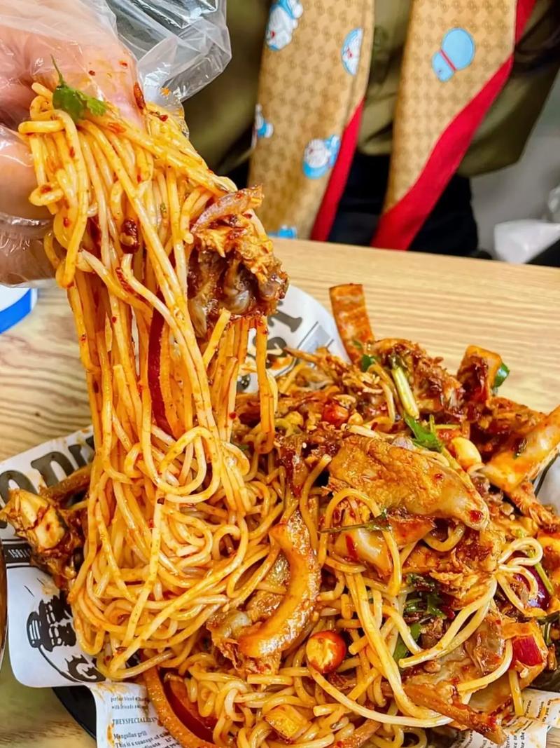 鸡架拌面商业版做法，正宗熏拌鸡架技术培训推荐好日子餐饮