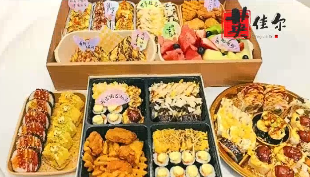 【英佳尔餐饮培训】学员做的寿司，还不错吧，超过很多摆摊老板了[强]